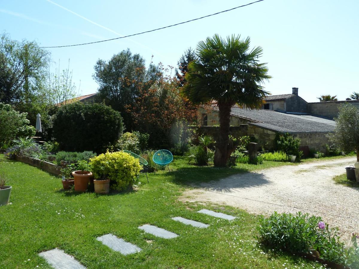 Le Pain De Lune Gite Et Chambre D'Hotes Avec Piscine Bourg-sur-Gironde 외부 사진